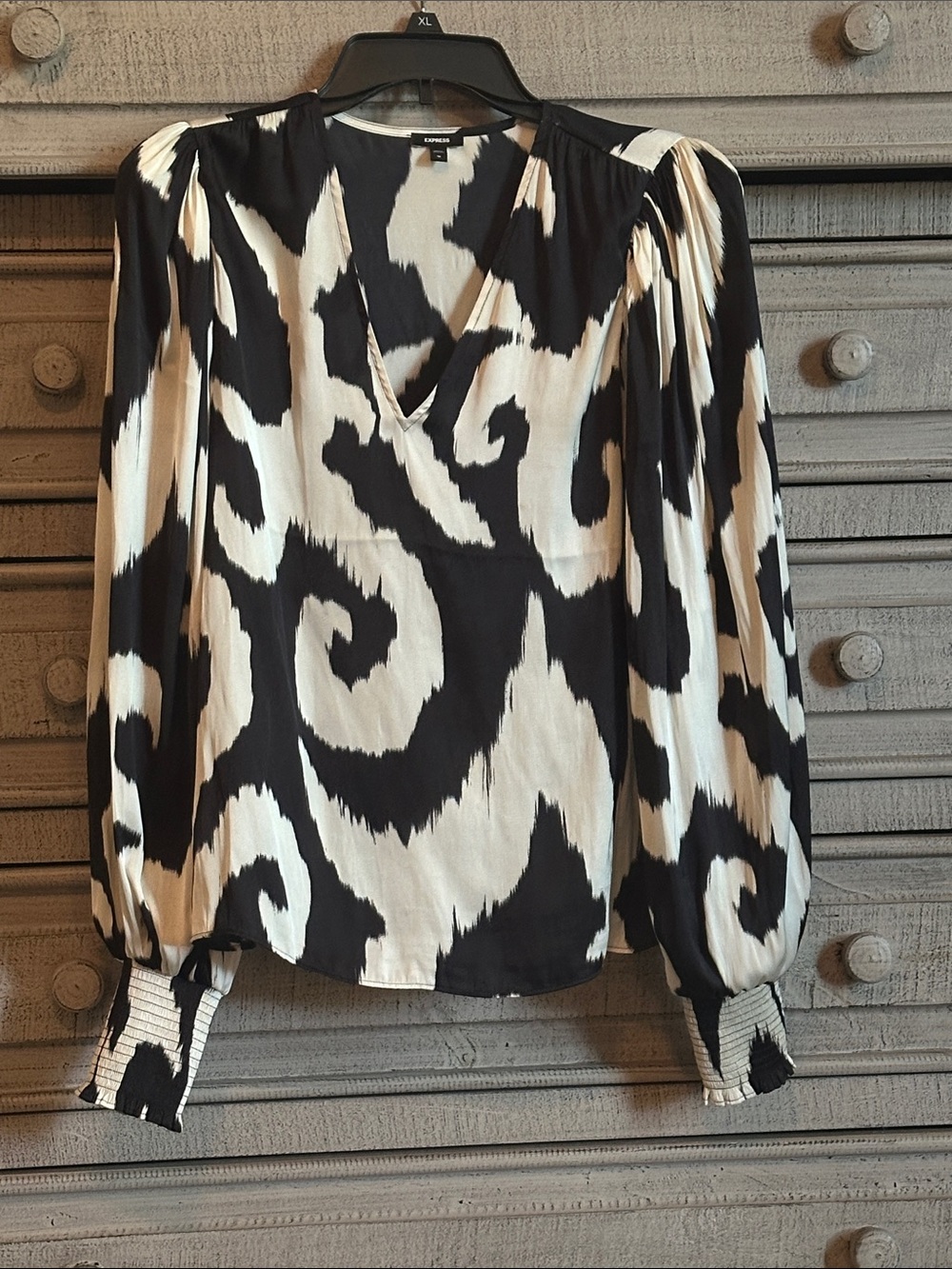 Express Black and White Swirl V-Neck Long Sleeve Top